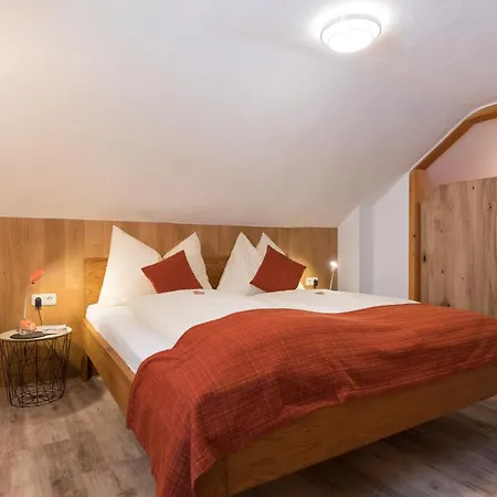 西蒙奈格旅馆 * 斯拉德明